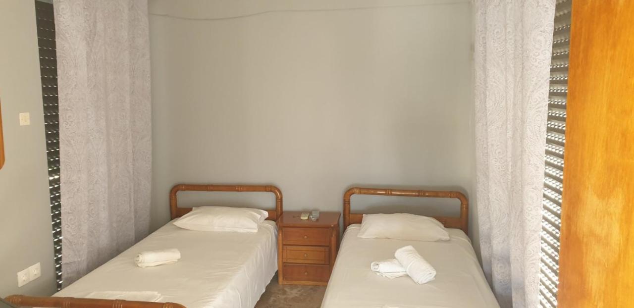 Pansion Marousa Méthana Extérieur photo