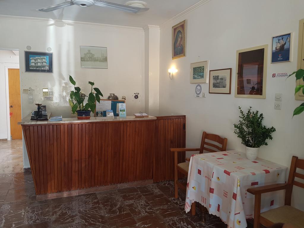 Pansion Marousa Méthana Extérieur photo